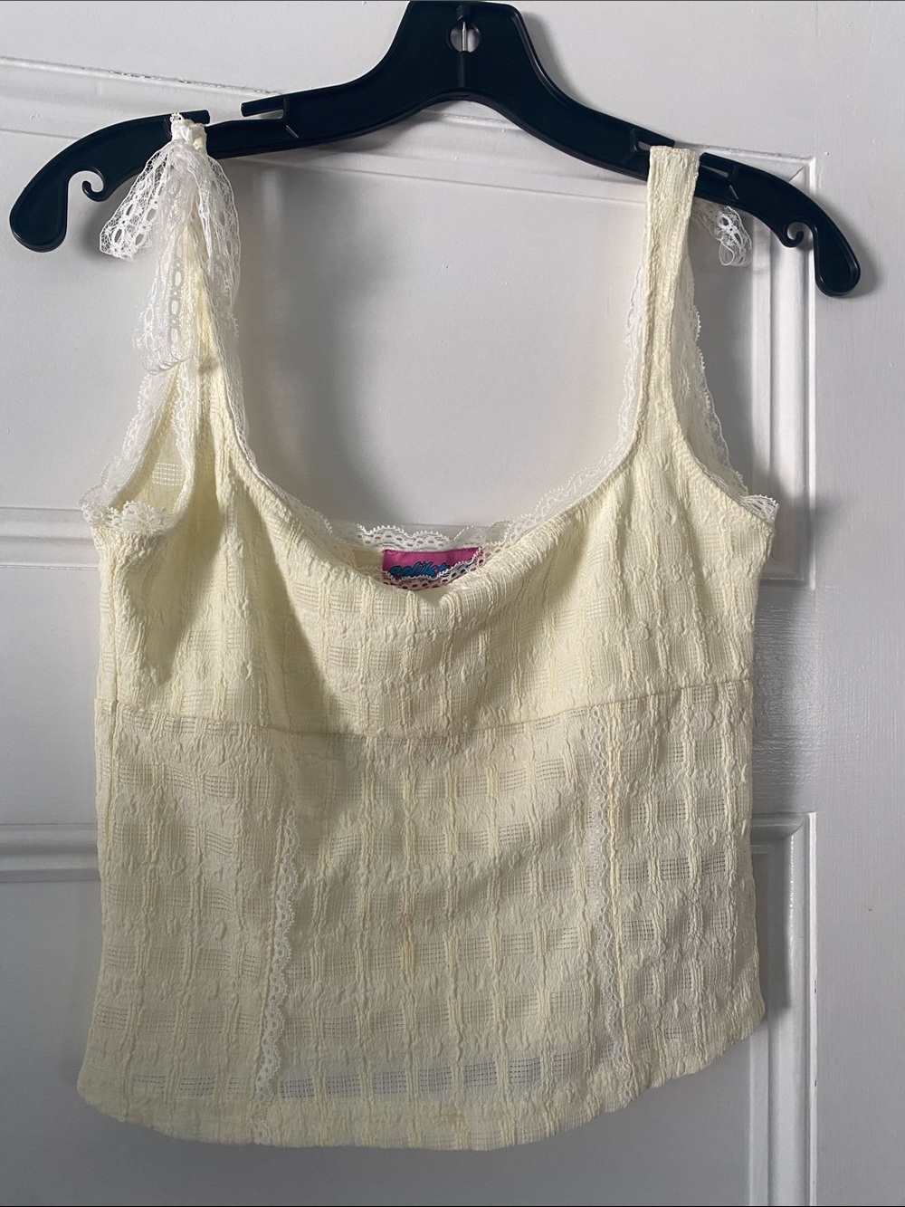 Edikted Cream Lace-Trim Camisole Tank